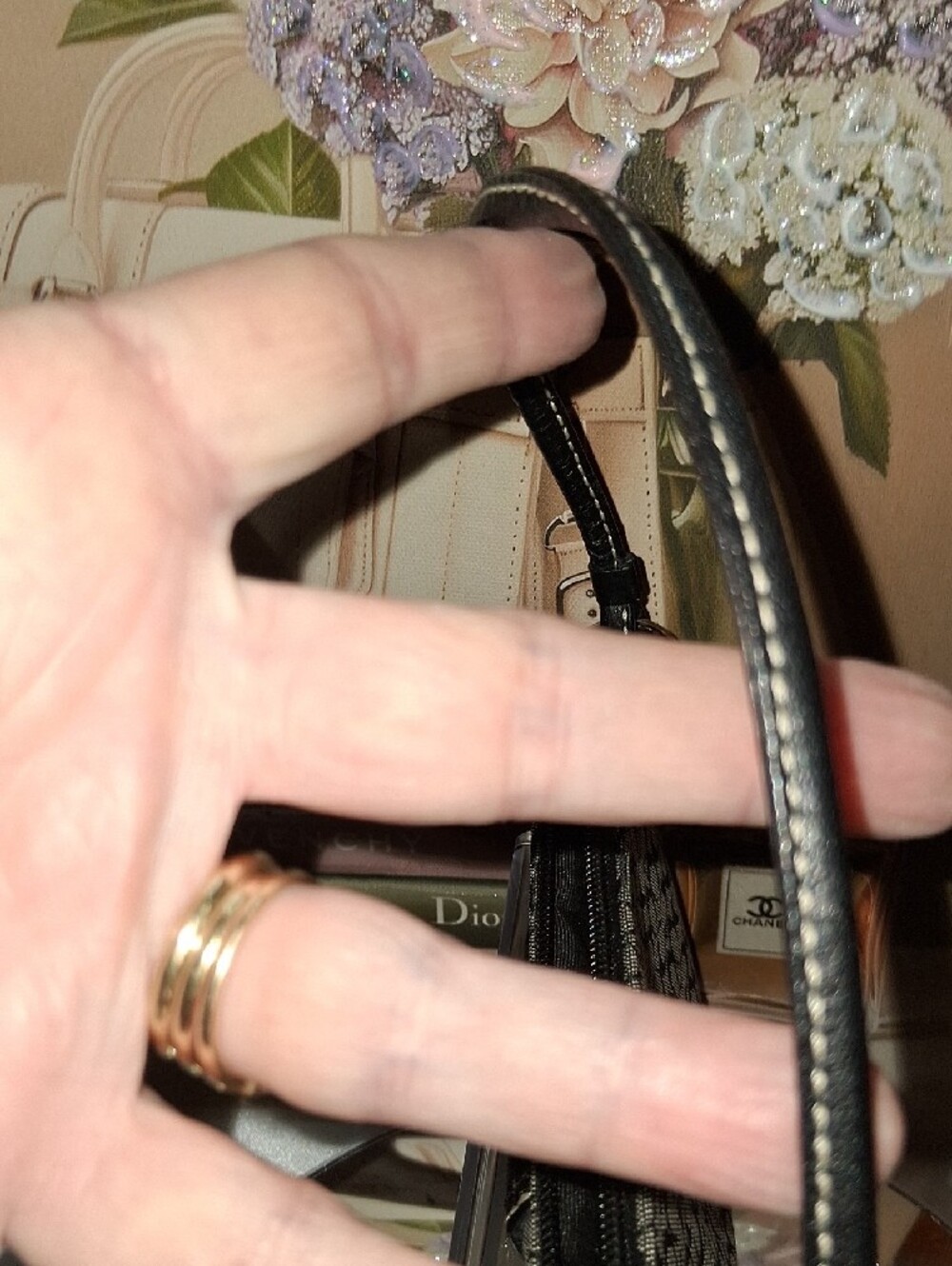 Coach SOHO Buckle Wristlet Like New - Picture 5 of 9